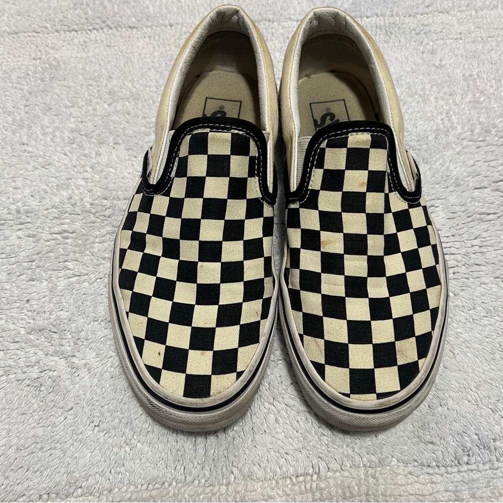 Vans. In size 7 . - Picture 2 of 3